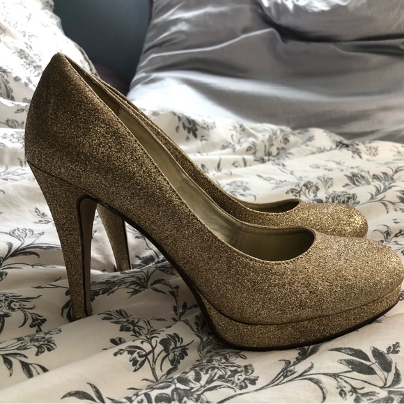 Modcloth Light & Shining Ardor Gold Sparkle Pump - Picture 4 of 8